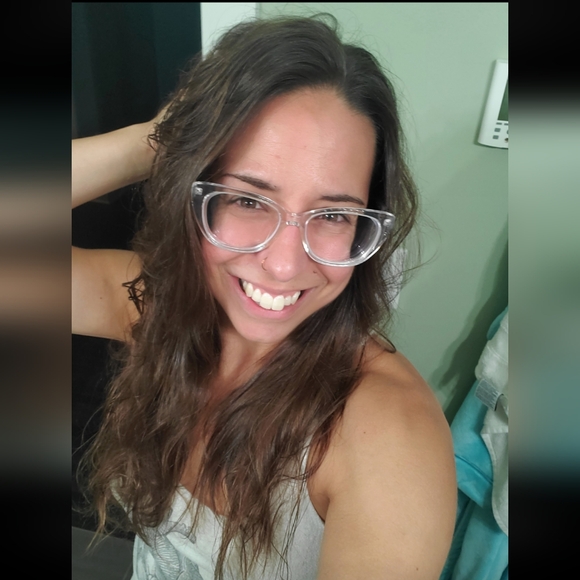 Meet your Posher, Lisa - Picture 2 of 3